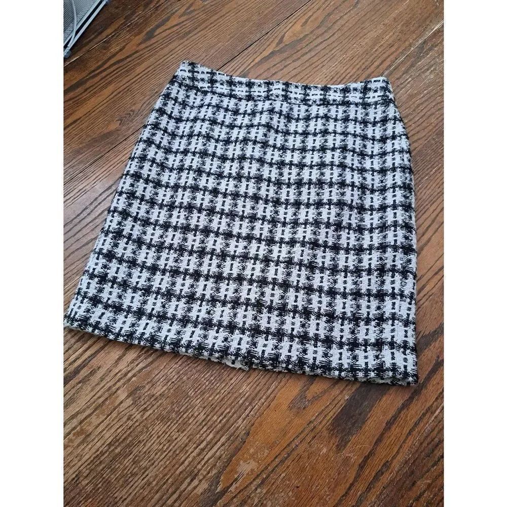 Ann Taylor Size 8P Petite Black Metallic Tweed Skirt Lined Rear Zip Knee Length